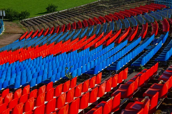 Los Stands Del Antiguo Estadio Fútbol Con Filas Asientos Plástico — Foto de Stock
