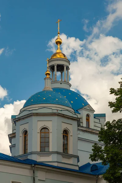 Malerische Kuppeln Einer Orthodoxen Kirche Von Tiefer Farbe Mit Goldenen — Stockfoto
