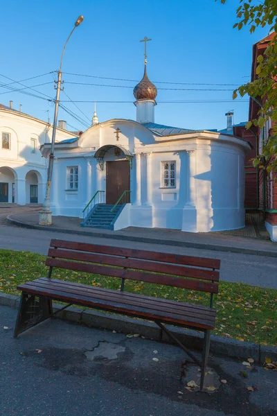 Small Old White Stone Orthodox Church Copper Dome City Kostroma — ストック写真