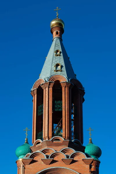 Bell Tower Orthodox Church Red Brick Gold Green Domes — Stock Photo, Image