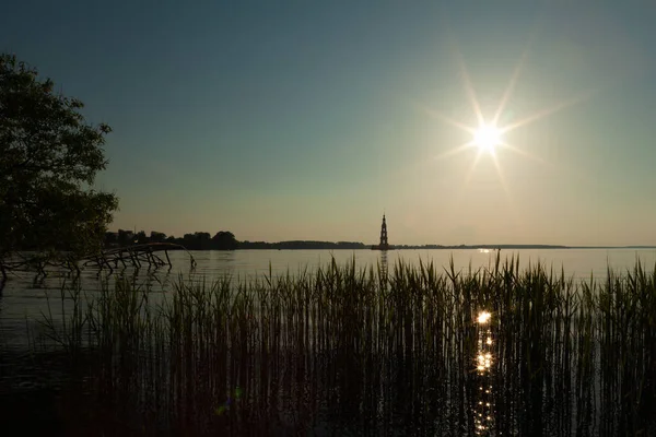 Torre Sino Kalyazin Inundada Nos Raios Sol Poente — Fotografia de Stock