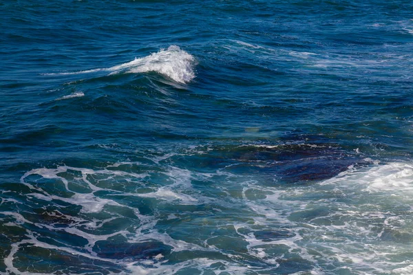 Seascape Blaue Meereswellen Mit Weißem Schaum — Stockfoto