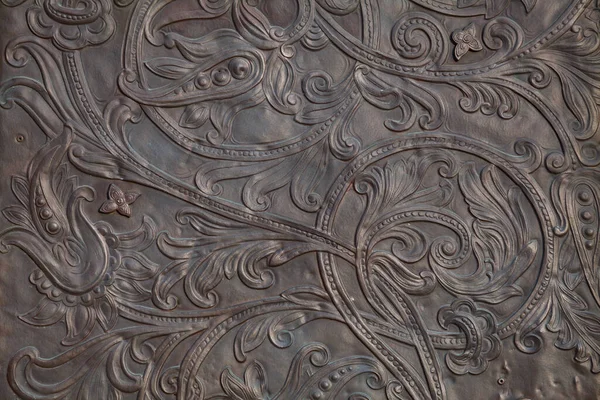 Arkaplan resmi - metal üzerine kabartma şeklinde bir çiçek deseni