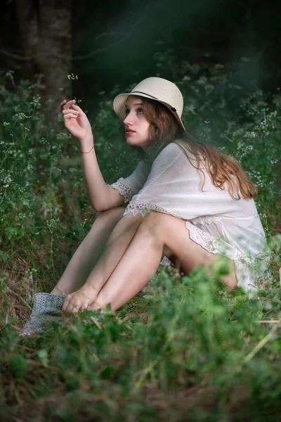 Beautiful Young Woman Posing Dark Forest — Stock Photo, Image