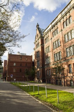 Güzel tarihi eski şehir Gdansk sokakta bina cephe. Polonya