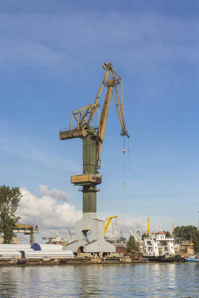 Liman vinçler Gdansk. Polonya