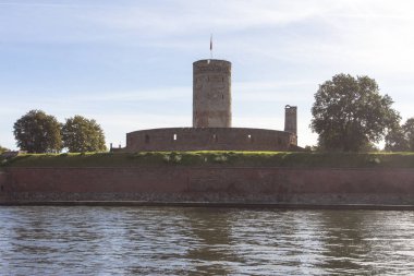 Gdansk Nehri Moltawa üzerinde eski bir kale. Polonya