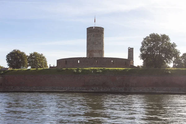 Gdansk Nehri Moltawa üzerinde eski bir kale. Polonya