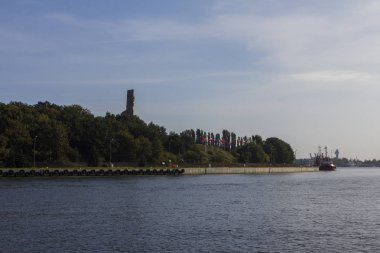 Motlava nehir ve Gdansk Westerplatte Memorial görünümünü. Polonya