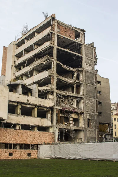 Belgrad'da eski Savunma Bakanlığı Binası tarafımızca uçak bombalandı. Sırbistan