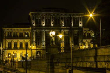 Tarihi evinde gece Budapeşte'de. Macaristan