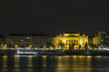 Tarihi evinde gece Budapeşte'de. Macaristan