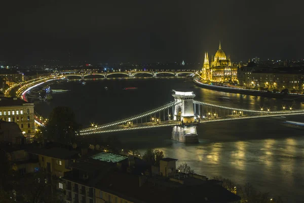 Eine Nächtliche Ansicht Der Donau Und Der Brücken Budapest Ungarn — Stockfoto