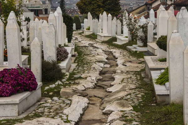 Cesta Vojenský Hřbitov Sarajevu Bosna Hercegovina — Stock fotografie