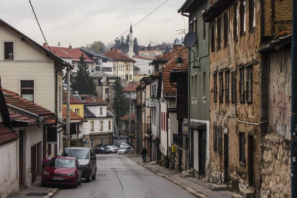 Úzká Ulice Historické Čtvrti Sarajeva Podzim Bosna Hercegovina — Stock fotografie