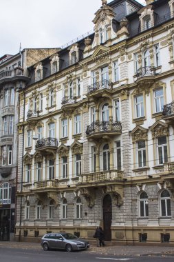 Vilnius 'un eski kent bölgesinde tarihi bir ev. Litvanya