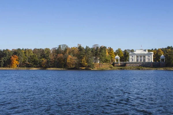 Uzutrakis Una Antigua Mansión Orillas Del Lago Galve Trakai Lituania —  Fotos de Stock