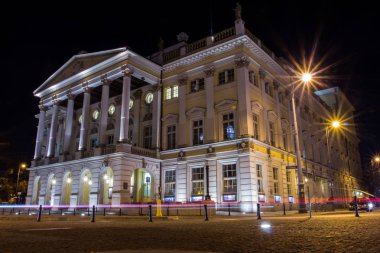 Geceleri Old Town 'daki Wroclaw Opera Binası' nda. Polonya
