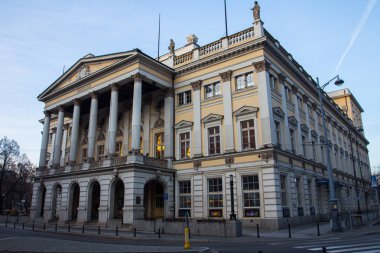 Wroclaw 'ın eski kasabasındaki Wroclaw Opera Evi. Polonya