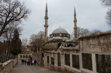 Yağmurlu havada İstanbul 'daki Eyüp Sultan Camii manzarası, Türkiye