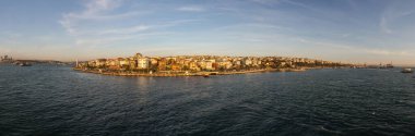 Günbatımında İstanbul 'un Uskudar ilçesinin Boğaz' dan panoramik manzarası. Türkiye