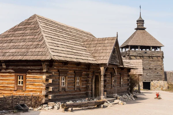 Dřevěný Dům Rozhledna Národní Rezervaci Zaporizhzhia Sich Ostrově Khortytsia Zaporizhzhia — Stock fotografie