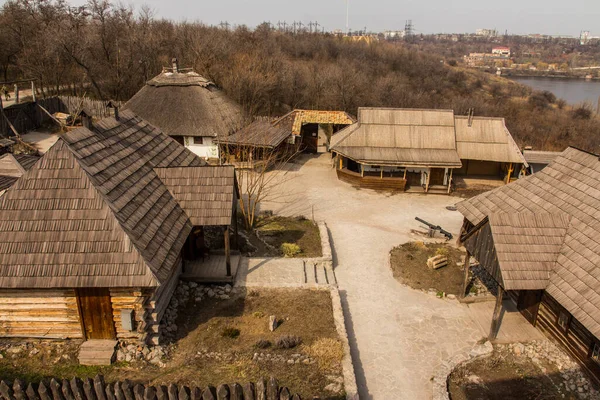 Dřevěné Domy Národní Rezervaci Zaporizhzhia Sich Ostrově Khortytsia Zaporizhzhia Ukrajina — Stock fotografie