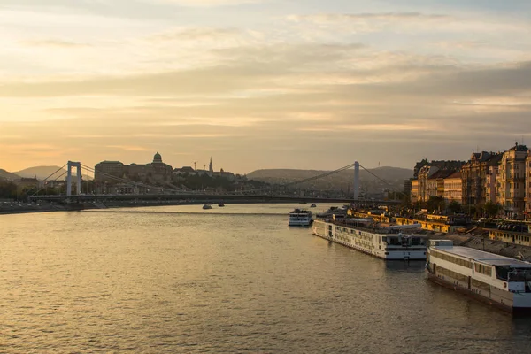 Utsikt Över Donau Vall Budapest Vid Solnedgången Ungern — Stockfoto