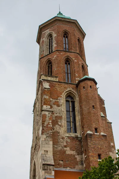 Uitzicht Klokkentoren Van Kerk Van Maria Magdalena Boedapest Hongarije — Stockfoto