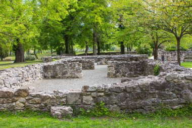Budapeşte 'deki Margaret Adası' ndaki Fransisken Manastırı 'nın kalıntıları. Macaristan