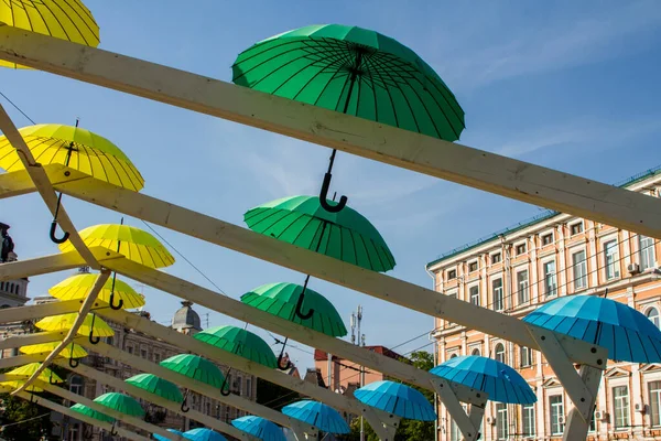 Paraguas Multicolores Sobre Calle Kiev Ucrania — Foto de Stock