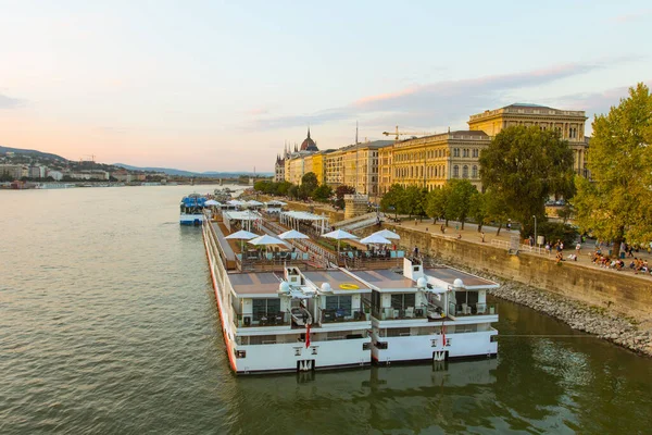 Utsikt Över Donau Vall Budapest Vid Solnedgången Ungern — Stockfoto