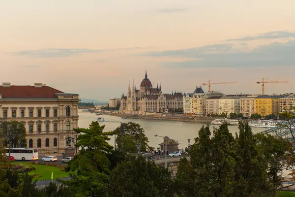 Utsikt Över Parlamentsbyggnaden Budapest Vid Solnedgången Ungern — Stockfoto