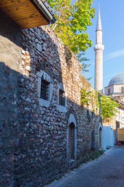 Saraybosna 'nın tarihi bölgesindeki antik bir Muslihudin Cekrekcija camii manzarası. Bosna-Hersek