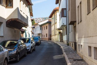 Saraybosna 'nın tarihi bölgesinde dar bir sokakta. Bosna-Hersek