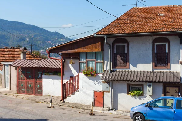 Saraybosna 'nın tarihi bölgesinde dar bir sokakta. Bosna-Hersek