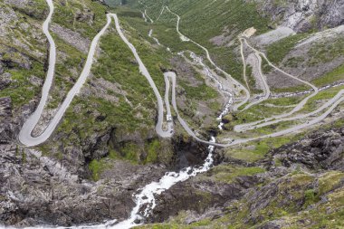 trollstigen ve stigfossen-Norveç doğal yolları