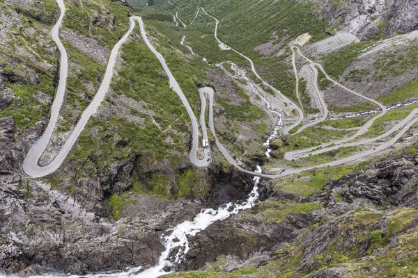 trollstigen ve stigfossen-Norveç doğal yolları