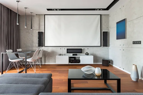 Interior Rumah Dengan Layar Proyektor Meja Kursi Dan Kabinet — Stok Foto