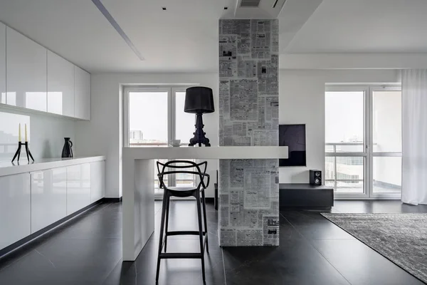 Interior Moderno Blanco Negro Con Papel Pintado Temático Revista — Foto de Stock
