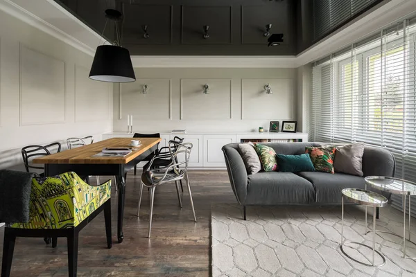 Living Room Wooden Dining Table Floor Black Stretch Ceiling — Stock Photo, Image