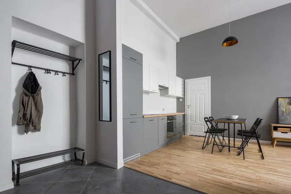 Moderne Wohnung mit Kochnische — Stockfoto