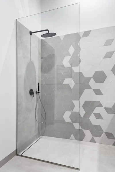 Badezimmer mit ebenerdiger Dusche — Stockfoto