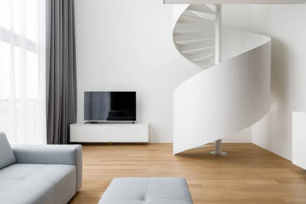 Merdivenli tv oturma odası — Stok fotoğraf