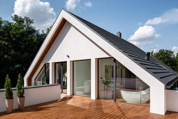 Elegante terraço caseiro de madeira — Fotografia de Stock