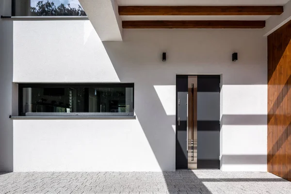 Elegante entrada em casa — Fotografia de Stock