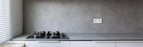 Stilvolle Küche Mit Grauer Arbeitsplatte Und Grauer Wand Hinter Einfachem — Stockfoto