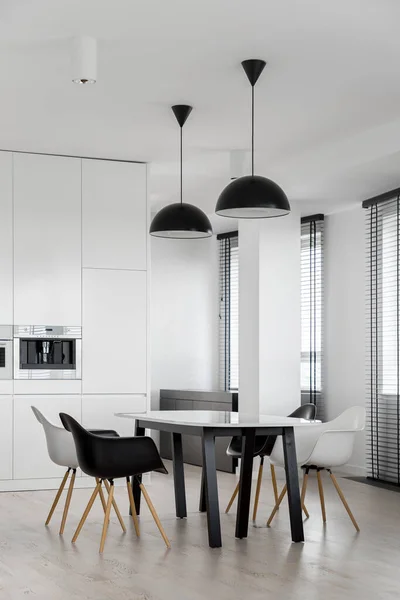 Elegante Sala Jantar Com Mesa Moderna Cadeiras Cozinha Com Muitas — Fotografia de Stock