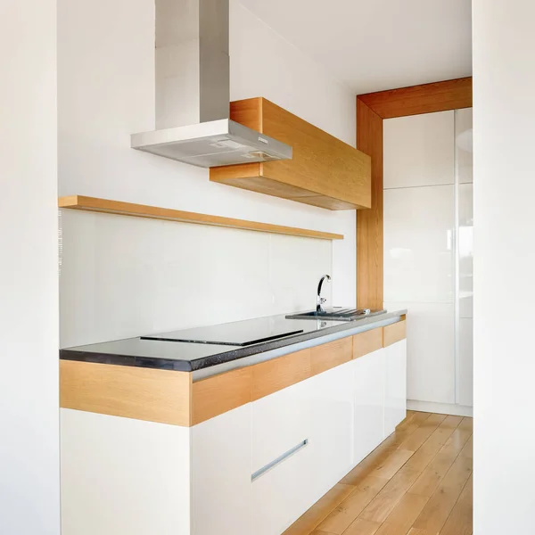 Interior Cocina Simple Con Paredes Armarios Blancos Detalles Suelo Muebles — Foto de Stock