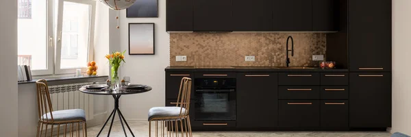 Panorama Stylish Kitchen Black Furniture Copper Hexagonal Wall Tiles Black — Stock Photo, Image